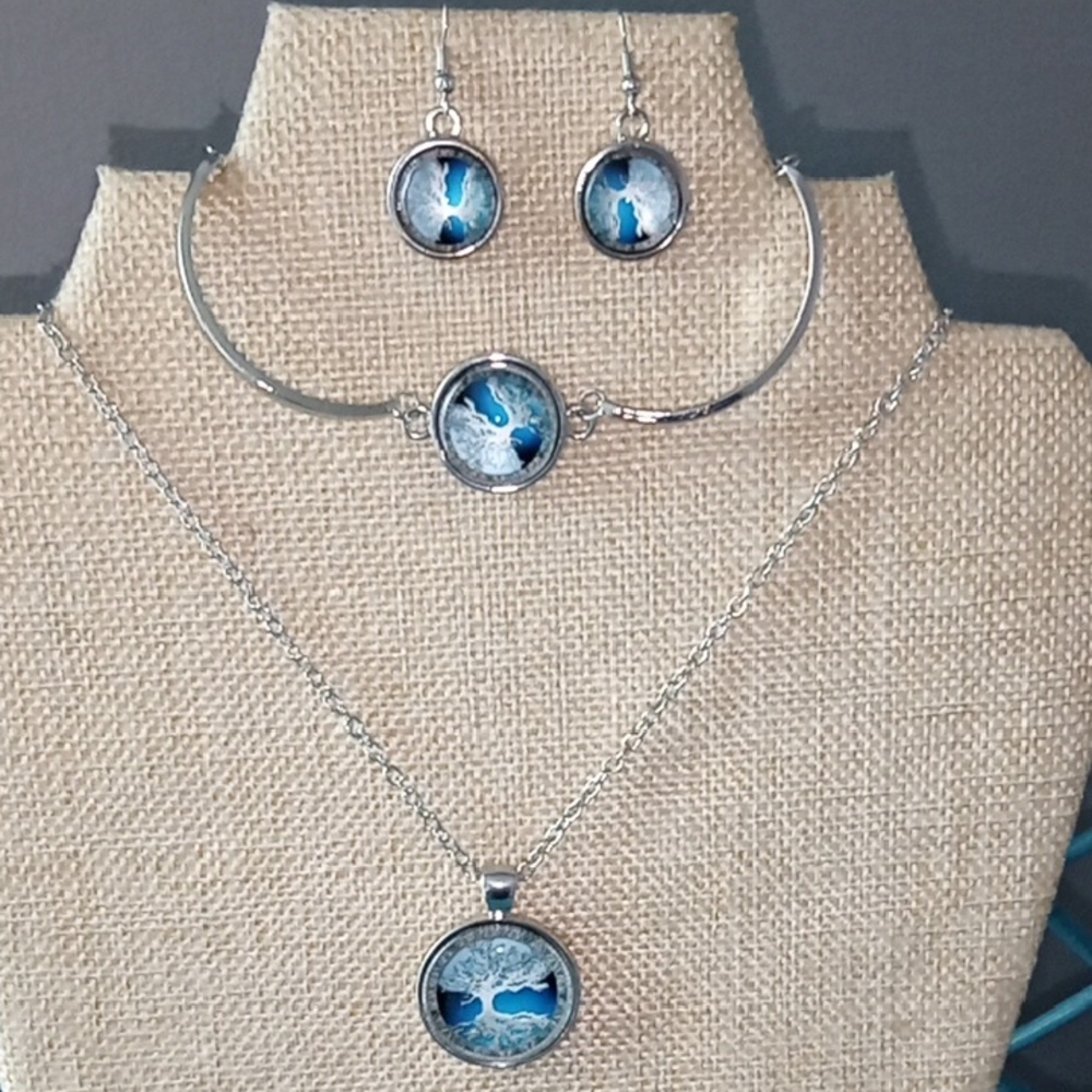 Elegant Silver and Blue Jewelry Set